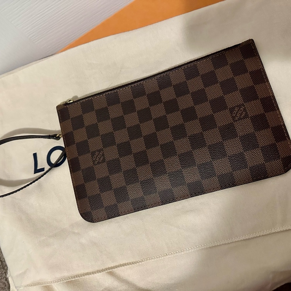 Louis Vuitton Damier Ebene Wristlet!